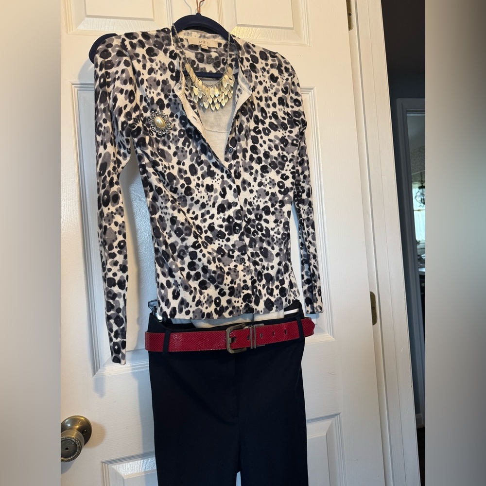 Ann Taylor LOFT Women's Black and White Leopard Print Cardigan Size Small - Picture 9 of 9